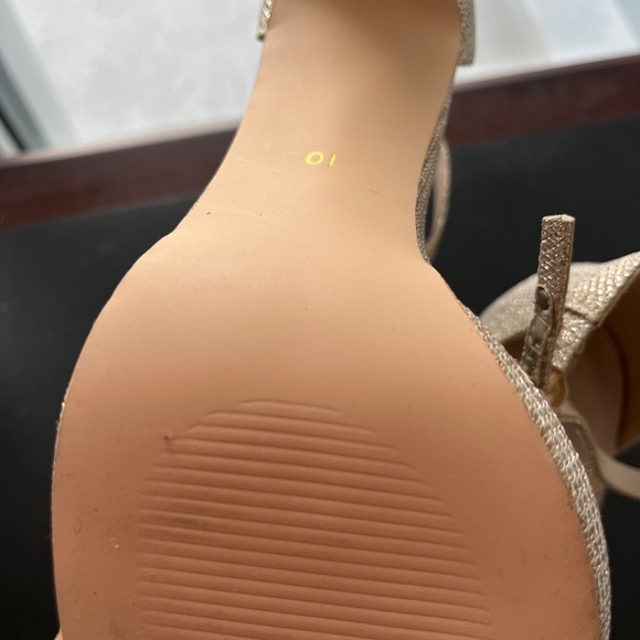 Light gold textured slingback heels - Picture 4 of 5